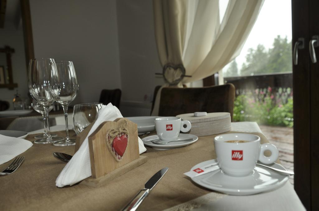 Hotel La Monitori Sinaia Zimmer foto