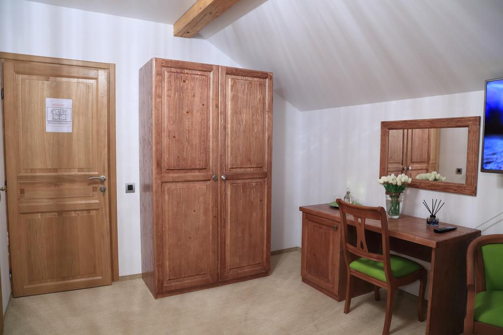 Hotel La Monitori Sinaia Zimmer foto