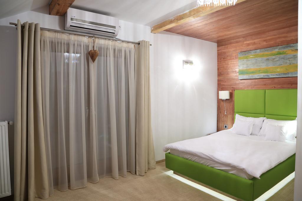 Hotel La Monitori Sinaia Zimmer foto