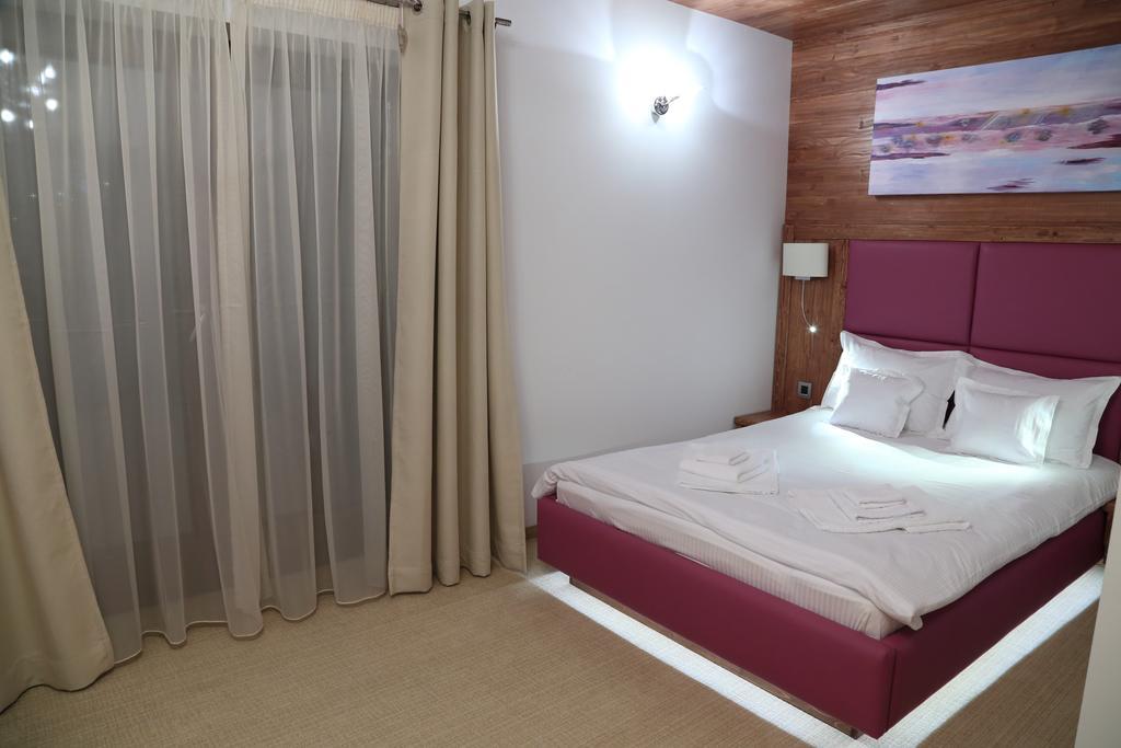 Hotel La Monitori Sinaia Zimmer foto